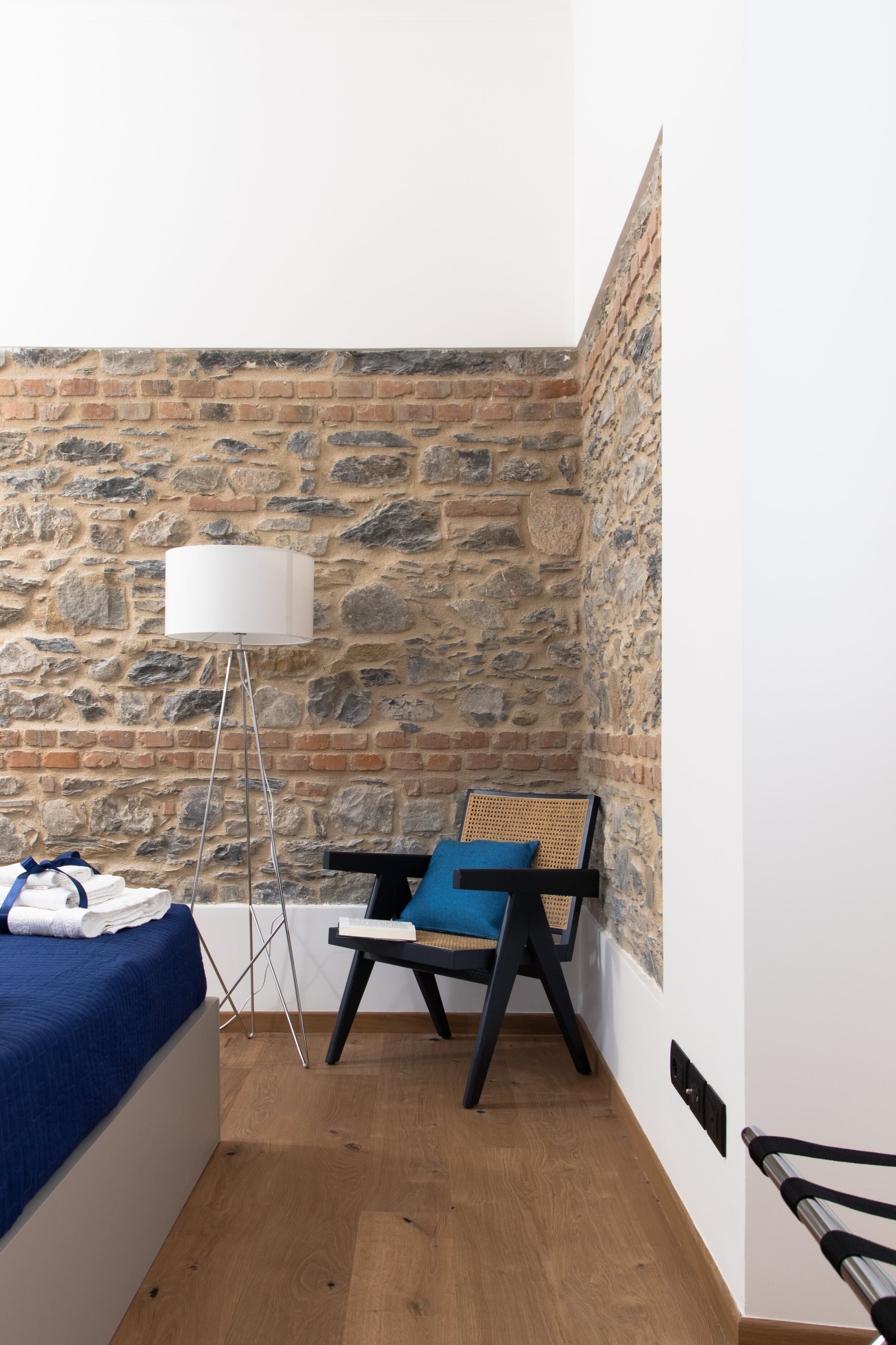 Camera matrimoniale ViaArchivolto con letto king size Albenga