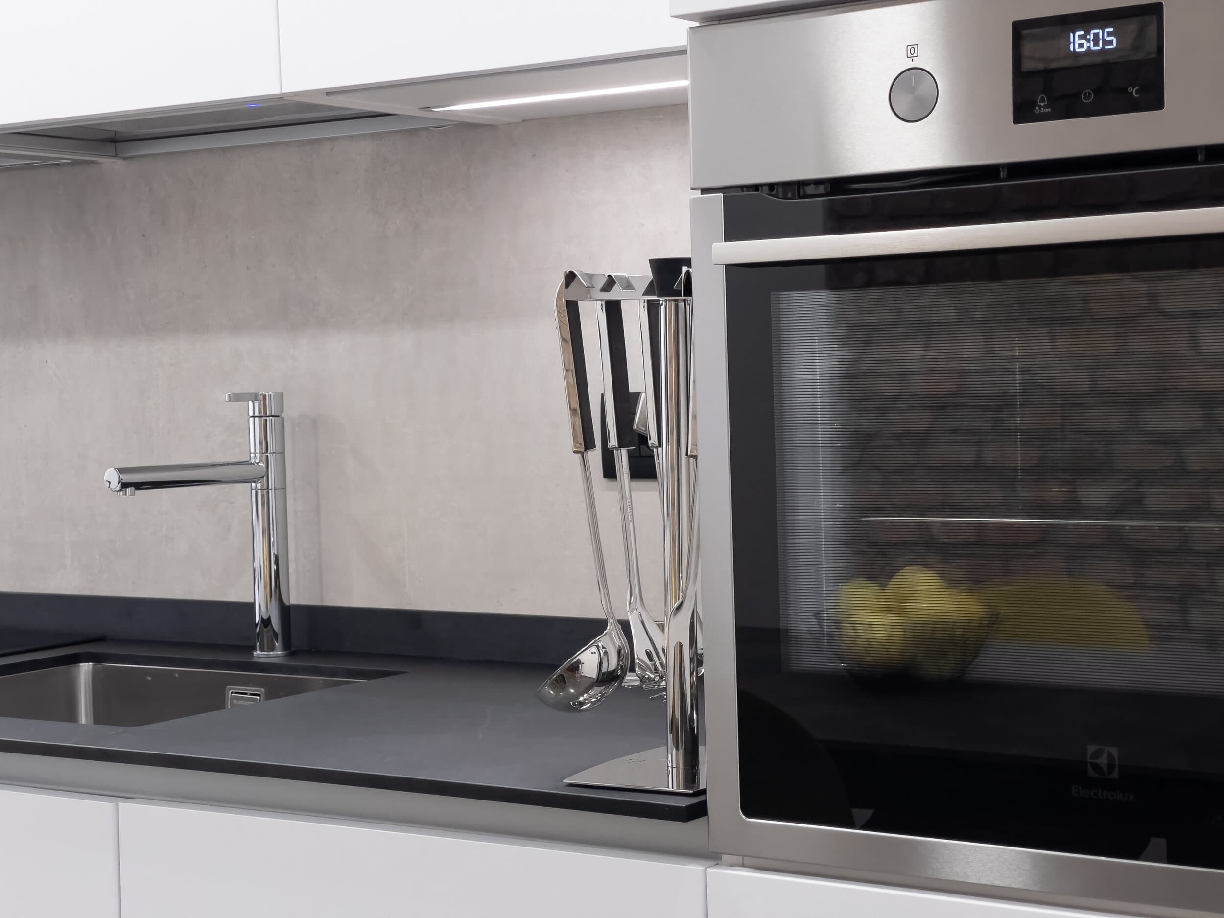 Cucina moderna attrezzata ViaGenova Albenga